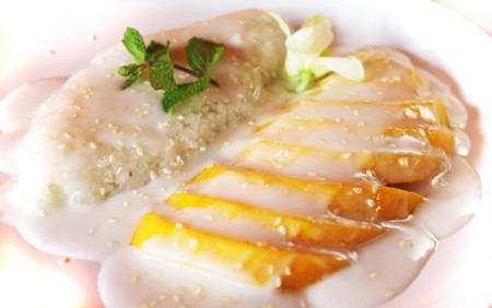 Mango Sticky Rice with cocnut milk .... 70 B